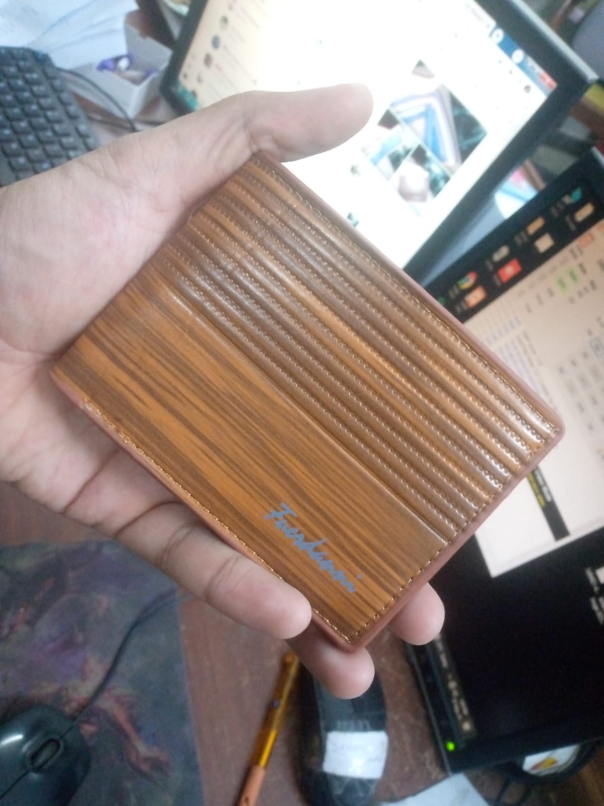 Men’s Premium Leather Wallet – Stylish Ribbed Texture Design