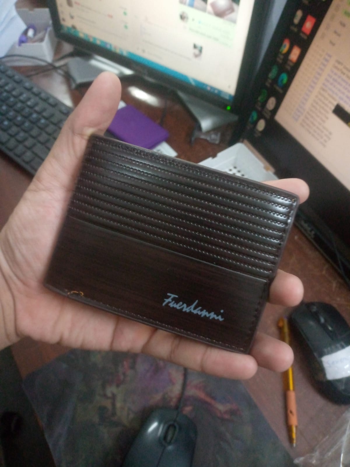 Men’s Premium Leather Wallet – Stylish Ribbed Texture Design