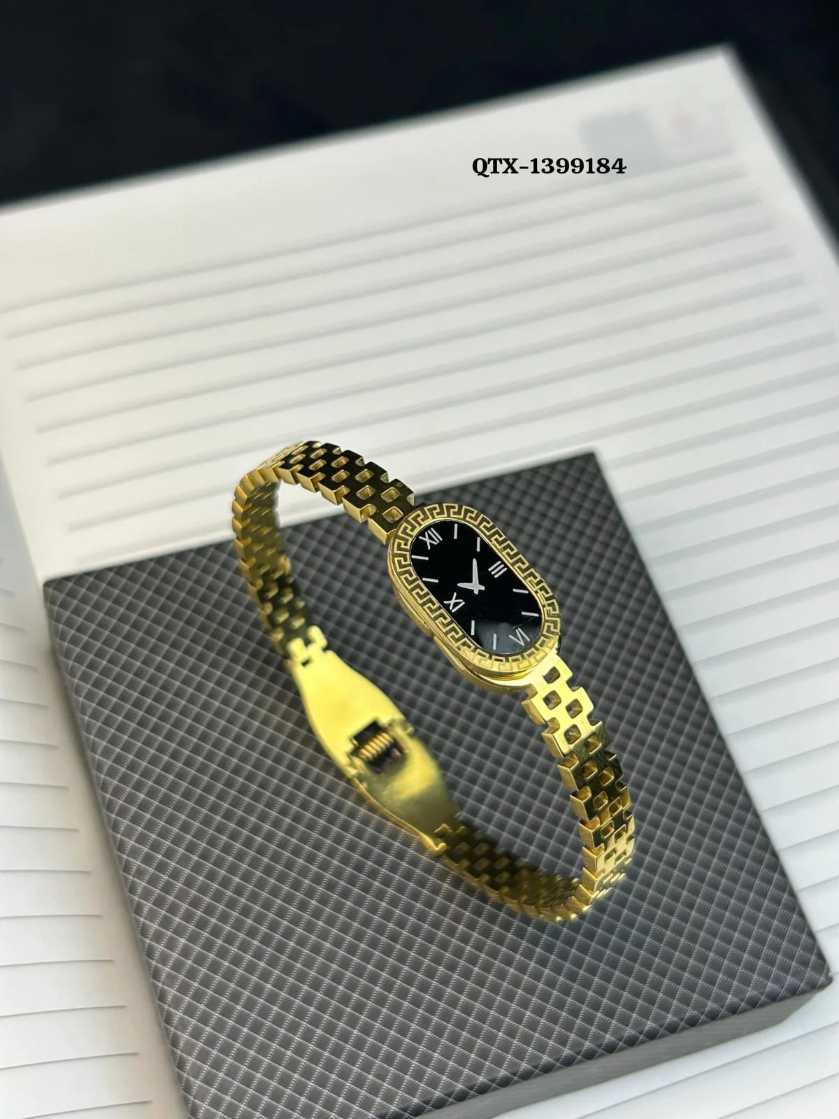 Luxury Gold Oval Dial Women's Watch – Elegant Black Dial Bracelet Wrist Watch for Ladies